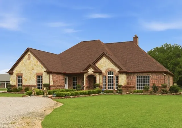 Photo 1 of Single family home for sale at 25452 Williams Dr, Justin, TX 76247 | MLS# 21244088 | Listing updated on 2026-07-10