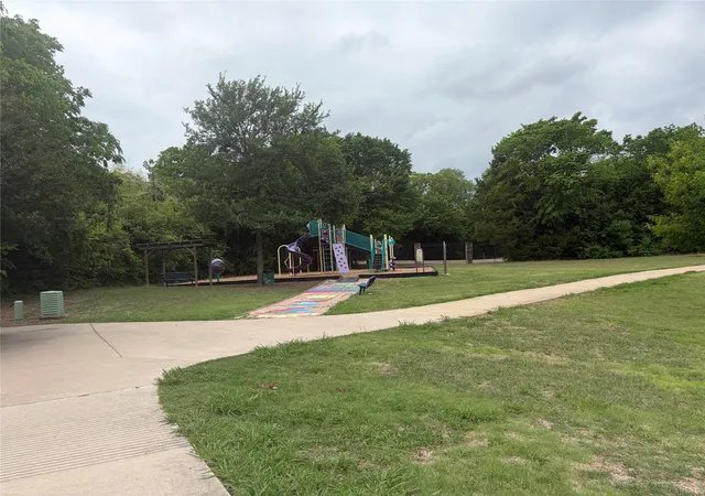 Photo 7 of Single family home for sale at 1827 Whitecliff Dr, Duncanville, TX 75137 | MLS# 21244083 | Listing updated on 2026-07-14
