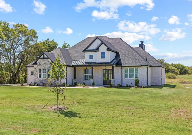 Photo 2 of Single family home for sale at 153 Dove Landing, Valley View, TX 76272 | MLS# 21245665 | Listing updated on 2026-09-19
