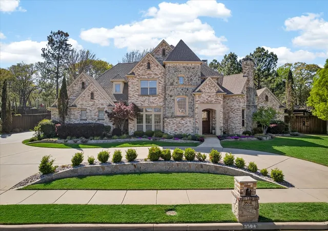Photo 3 of Single family home for sale at 3504 Falcon Ct, Denton, TX 76210 | MLS# 21228345 | Listing updated on 2026-08-23