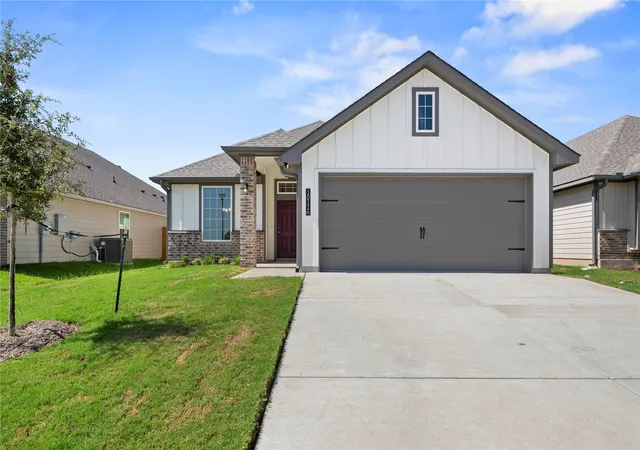 Photo 1 of Sale Pending at 10116 Bethlehem Ct, Waco, TX 76708 | MLS# 21245710 | Listing updated on 2026-09-17