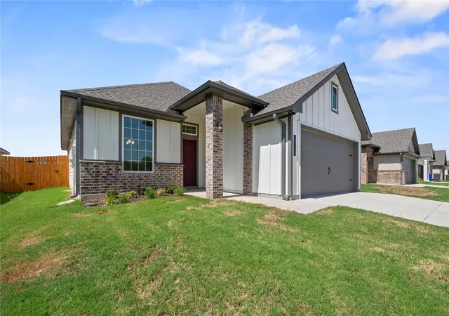 Photo 2 of Sale Pending at 10116 Bethlehem Ct, Waco, TX 76708 | MLS# 21245710 | Listing updated on 2026-09-17