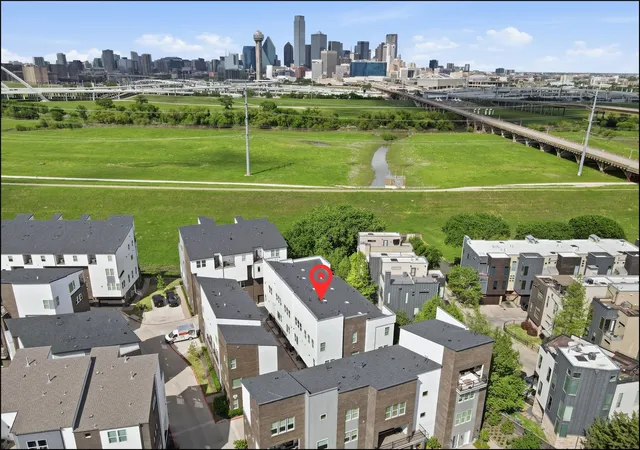 Townhouse for sale at 381 E Greenbriar Ln #1002, Dallas, TX 75203 | MLS# 21245341