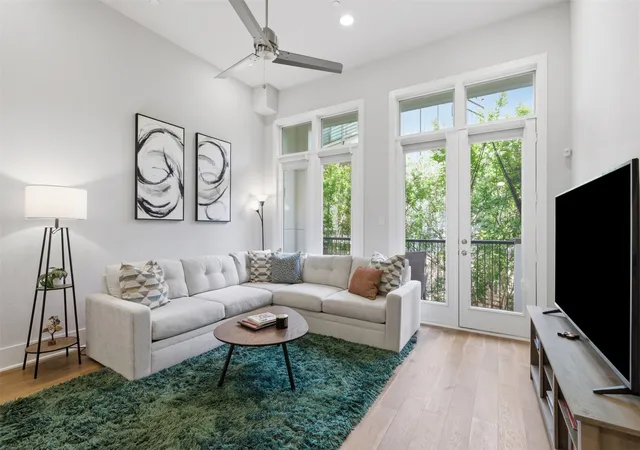 Photo 4 of Townhouse for sale at 381 E Greenbriar Ln #1002, Dallas, TX 75203 | MLS# 21245341 | Listing updated on 2026-08-05
