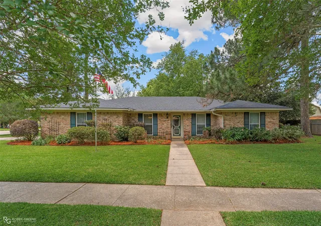 Homes for sale in Bossier City, LA | 1810 Pluto Dr, Bossier City, LA 71112 | MLS# 21245760