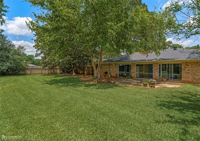 Homes for sale in Bossier City, LA | 1810 Pluto Dr, Bossier City, LA 71112 | MLS# 21245760