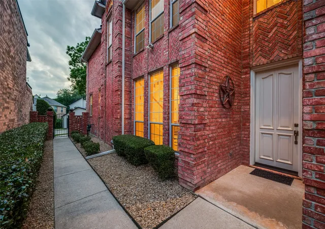 Photo 3 of Sale Pending at 5504 Challenger Ct, Rockwall, TX 75032 | MLS# 21245424 | Listing updated on 2026-07-21