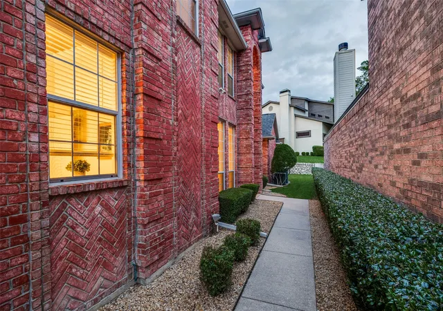 Photo 4 of Sale Pending at 5504 Challenger Ct, Rockwall, TX 75032 | MLS# 21245424 | Listing updated on 2026-07-21