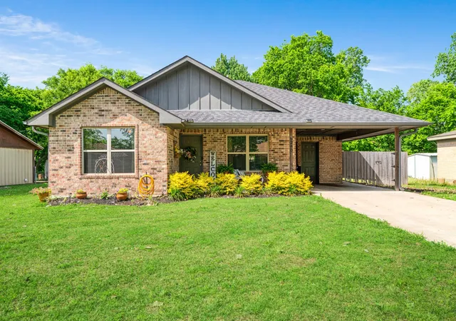 Photo 1 of Single family home for sale at 240 Elizabeth Ln, Blossom, TX 75416 | MLS# 21244841 | Listing updated on 2026-07-22