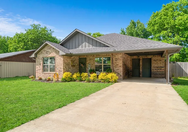 Photo 2 of Single family home for sale at 240 Elizabeth Ln, Blossom, TX 75416 | MLS# 21244841 | Listing updated on 2026-07-22