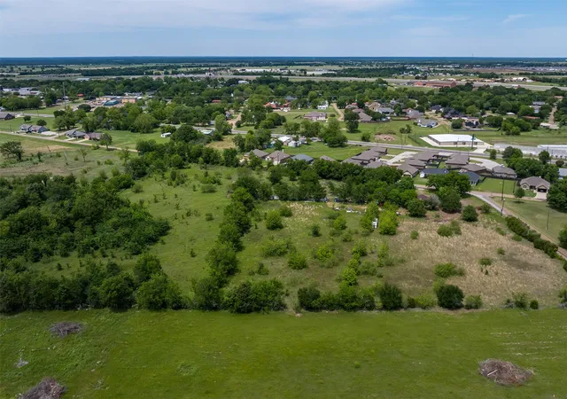 Photo 4 of House for sale at 520 E Eubank St, Mabank, TX 75147 | MLS# 21243013 | Listing updated on 2026-09-24