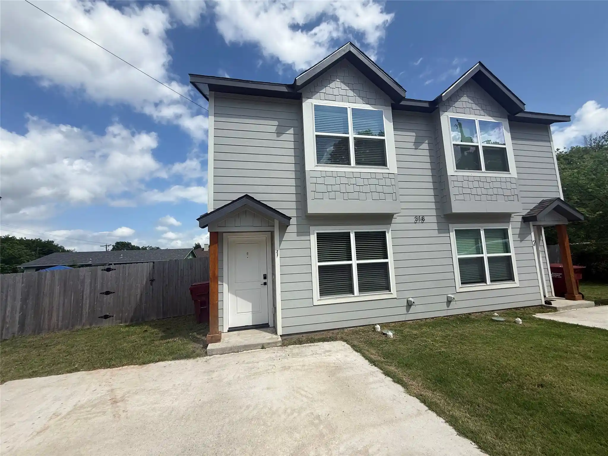 Photo 1 of Multi family home for sale at 318 Henderson St, Bonham, TX 75418 | MLS# 21245930 | Listing updated on 2026-04-25