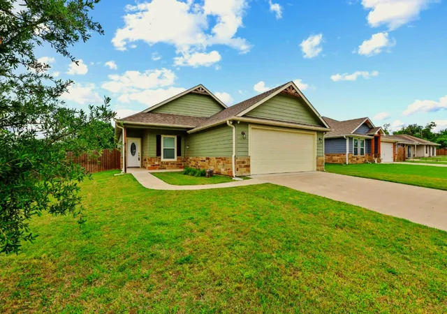 Photo 1 of Single family home for sale at 1512 Kennedy St, Bonham, TX 75418 | MLS# 21240426 | Listing updated on 2026-08-27