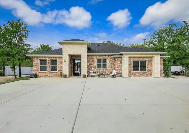 Photo 2 of Single family home for sale at 775 Phillips Dr, Azle, TX 76020 | MLS# 21231919 | Listing updated on 2026-08-22
