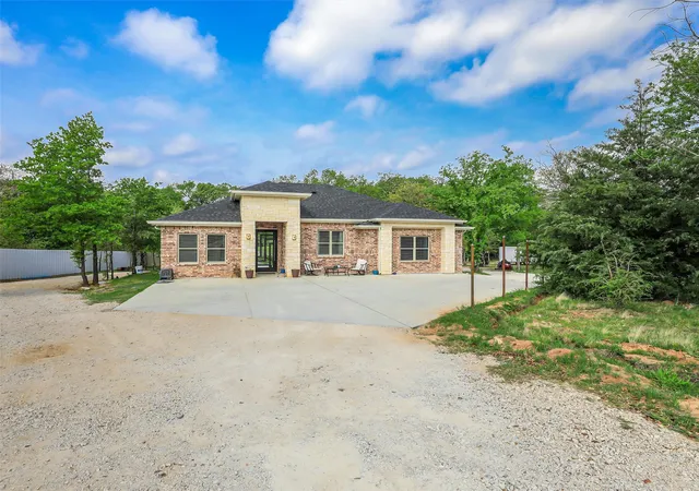 Photo 3 of Single family home for sale at 775 Phillips Dr, Azle, TX 76020 | MLS# 21231919 | Listing updated on 2026-08-22