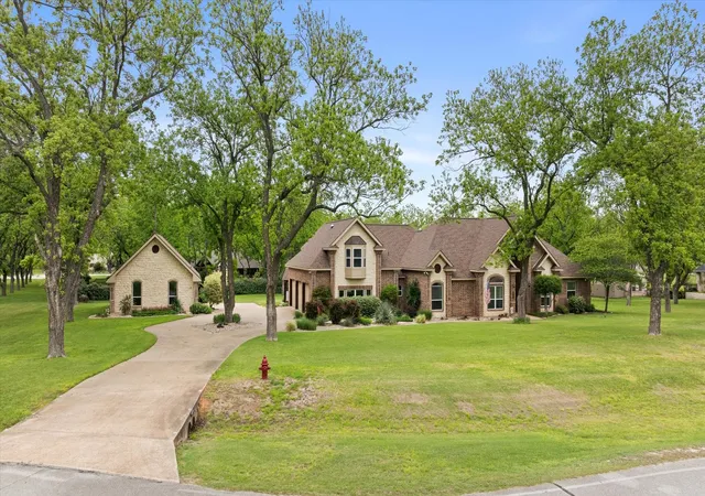 Photo 2 of Single family home for sale at 7404 Fox Fire Ct, Granbury, TX 76049 | MLS# 21245480 | Listing updated on 2026-09-03