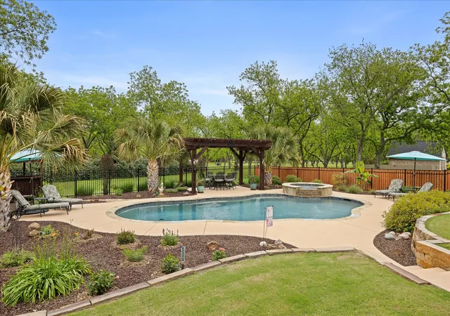 Photo 3 of Single family home for sale at 7404 Fox Fire Ct, Granbury, TX 76049 | MLS# 21245480 | Listing updated on 2026-09-03