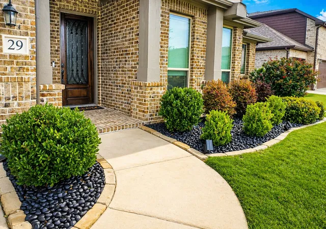 Photo 2 of Single family home for sale at 129 Fireberry Dr, Glenn Heights, TX 75154 | MLS# 21243211 | Listing updated on 2026-07-21