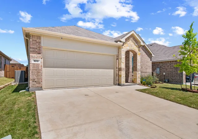 1st image of 1810 Memorable Moment Dr, Crandall, TX 75114 | MLS# 21245382