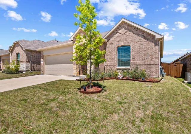 3rd image of 1810 Memorable Moment Dr, Crandall, TX 75114 | MLS# 21245382
