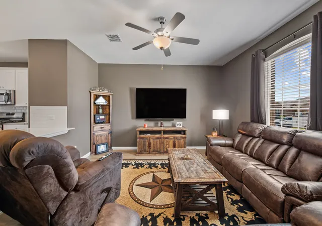 5th image of 1810 Memorable Moment Dr, Crandall, TX 75114 | MLS# 21245382