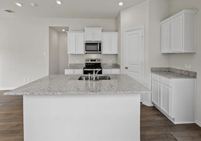 Photo 3 of Sale Pending at 1643 Blaire Dr, Tyler, TX 75702 | MLS# 21246251 | Listing updated on 2026-10-06