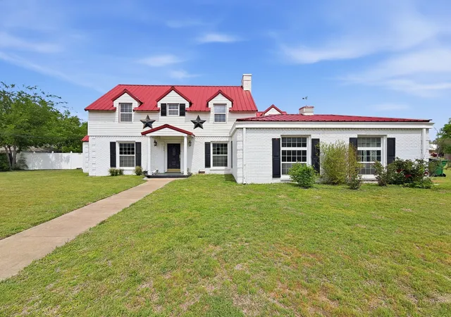 Homes for sale in Hamilton, TX | 609 E Main St, Hamilton, TX 76531 | MLS# 21245167