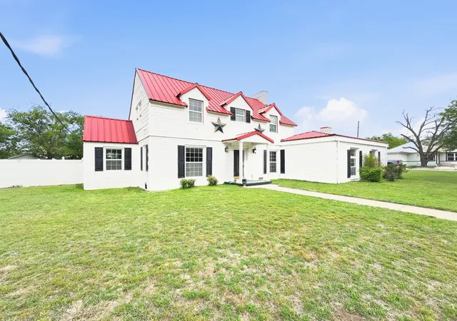 Homes for sale in Hamilton, TX | 609 E Main St, Hamilton, TX 76531 | MLS# 21245167
