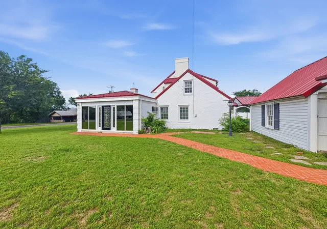 Homes for sale in Hamilton, TX | 609 E Main St, Hamilton, TX 76531 | MLS# 21245167