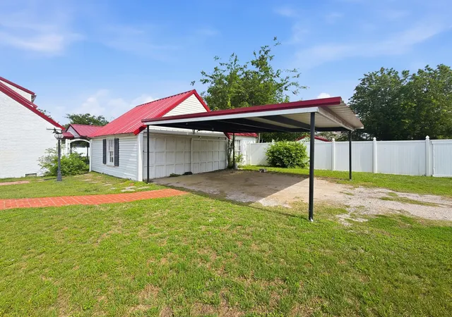 Homes for sale in Hamilton, TX | 609 E Main St, Hamilton, TX 76531 | MLS# 21245167