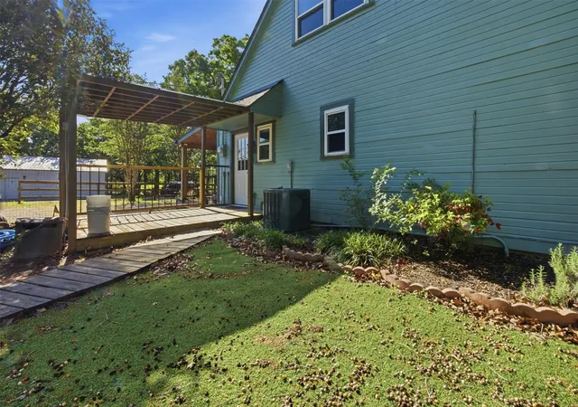 Photo 3 of Sale Pending at 1853 Lake Highland W, Quinlan, TX 75474 | MLS# 21244988 | Listing updated on 2026-08-25
