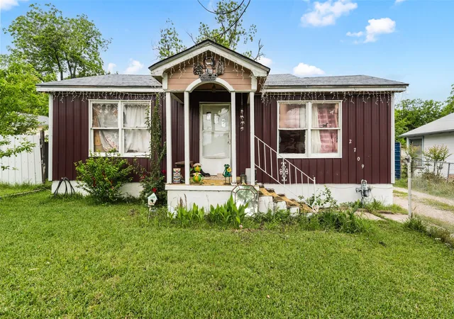 1st image of 2709 Speight Ave, Waco, TX 76711 | MLS# 21246331