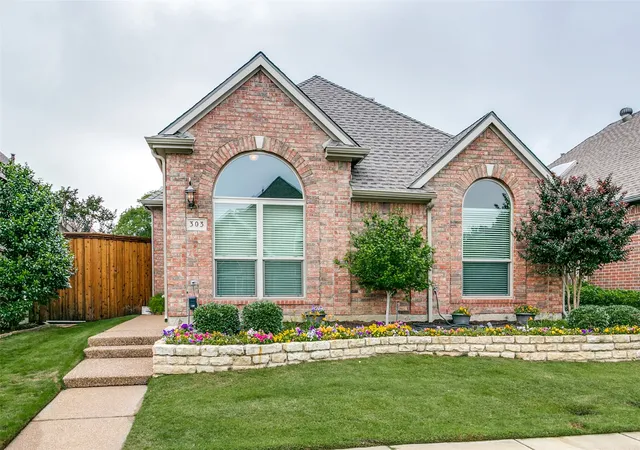 Homes for sale in Irving, TX | 303 Old York Rd, Irving, TX 75063 | MLS# 21244226