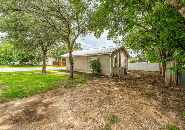 Photo 3 of Multi family home for sale at 1391 N Paddock St, Stephenville, TX 76401 | MLS# 21242182 | Listing updated on 2026-09-18