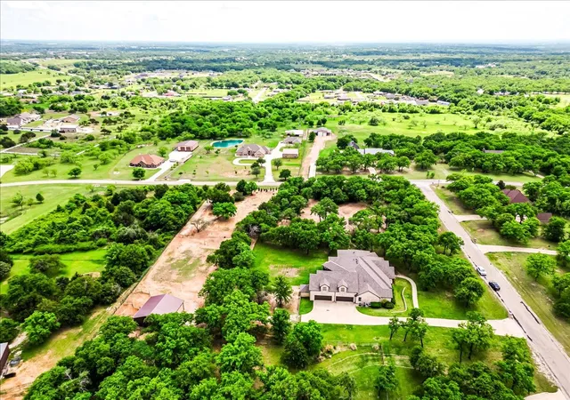 Photo 3 of House for sale at 108 Mcclintock Ct, Weatherford, TX 76088 | MLS# 21245985 | Listing updated on 2026-08-17