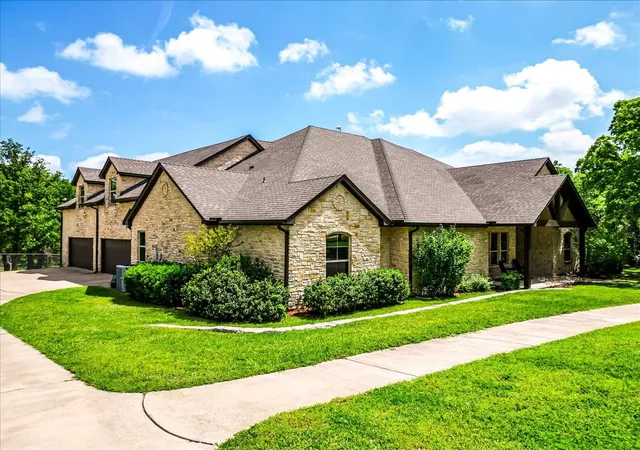 Photo 4 of House for sale at 108 Mcclintock Ct, Weatherford, TX 76088 | MLS# 21245985 | Listing updated on 2026-08-17