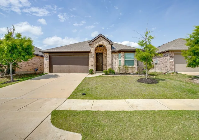 Homes for sale in Alvarado, TX | 1069 Nighthawk Trl, Alvarado, TX 76009 | MLS# 21244436