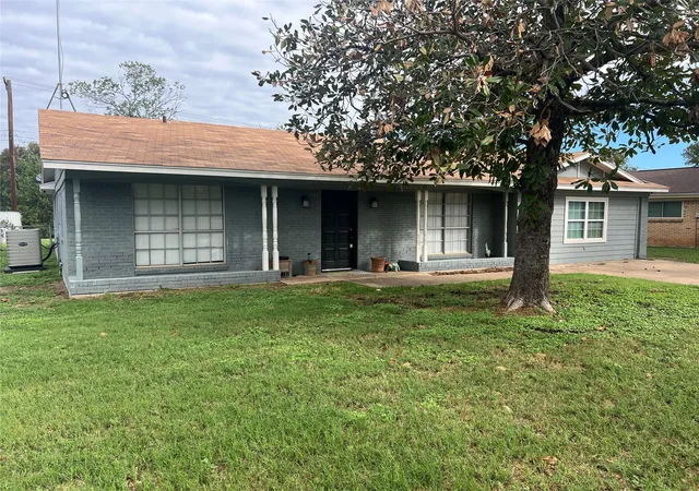 Photo 1 of Single family home for sale at 2809 N Murco Dr, Mineral Wells, TX 76067 | MLS# 21245383 | Listing updated on 2026-10-07