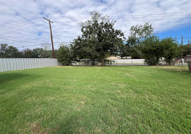 Photo 25 of Single family home for sale at 2809 N Murco Dr, Mineral Wells, TX 76067 | MLS# 21245383 | Listing updated on 2026-10-07
