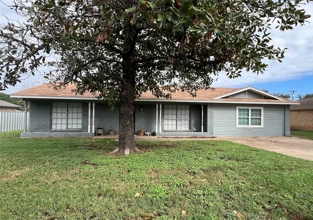Photo 2 of Single family home for sale at 2809 N Murco Dr, Mineral Wells, TX 76067 | MLS# 21245383 | Listing updated on 2026-10-07