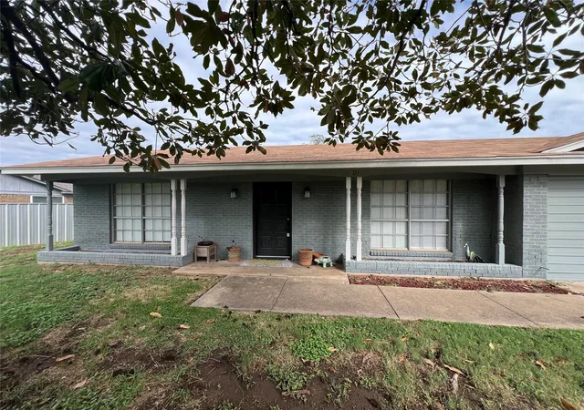 Photo 3 of Single family home for sale at 2809 N Murco Dr, Mineral Wells, TX 76067 | MLS# 21245383 | Listing updated on 2026-10-07