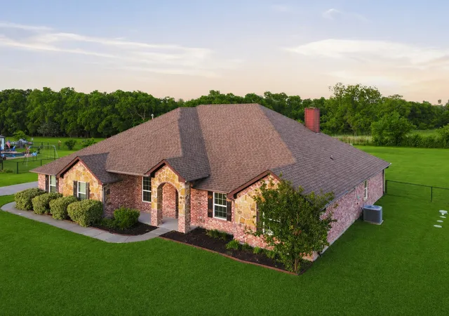 Photo 3 of Sale Pending at 1030 Lester Burt Rd, Farmersville, TX 75442 | MLS# 21244861 | Listing updated on 2026-08-04