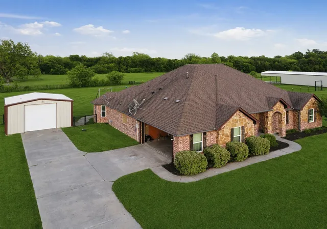 Photo 3 of Sale Pending at 1030 Lester Burt Rd, Farmersville, TX 75442 | MLS# 21244861 | Listing updated on 2026-08-04