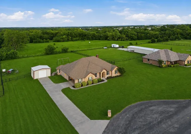 Photo 4 of Sale Pending at 1030 Lester Burt Rd, Farmersville, TX 75442 | MLS# 21244861 | Listing updated on 2026-08-04