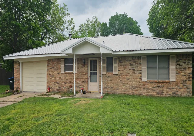 Homes for sale in Caddo Mills, TX | 2509 E Ridgecrest, Caddo Mills, TX 75135 | MLS# 21246701