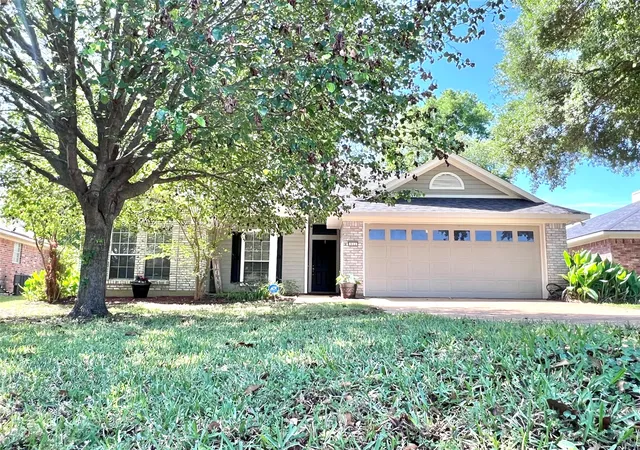 Single family home for sale at 311 S Parkridge Dr, Benton, LA 71006 | MLS# 21246725