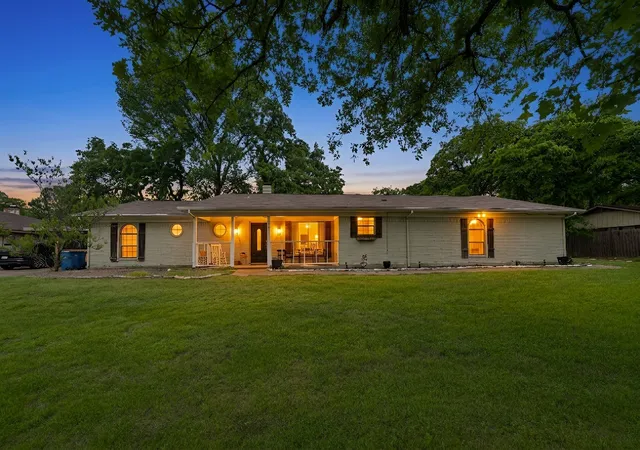 Photo 3 of Single family home for sale at 126 Oak Ln, Burleson, TX 76028 | MLS# 21245611 | Listing updated on 2026-09-18