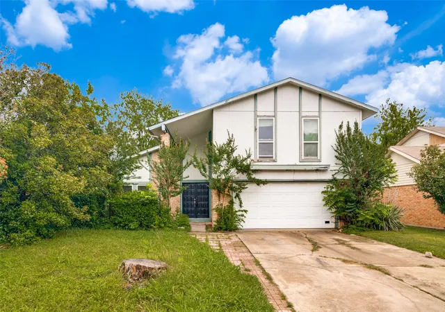 Photo 2 of Sale Pending at 1101 Via Del Rey, Mesquite, TX 75150 | MLS# 21246805 | Listing updated on 2026-08-03