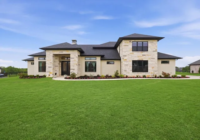 Photo 2 of Single family home for sale at 324 Charlie Joseph Dr, Van Alstyne, TX 75495 | MLS# 21245735 | Listing updated on 2026-07-26