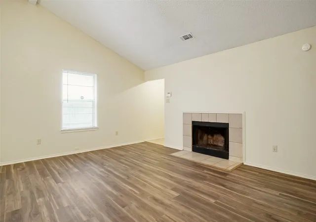 Photo 4 of Sale Pending at 7470 Tiffany Meadows Ln, Fort Worth, TX 76140 | MLS# 21233552 | Listing updated on 2026-09-02
